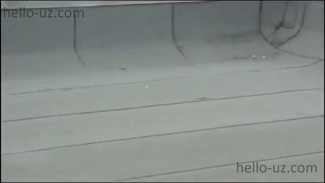 Молодого узбека застукали в голом виде на крыше дома